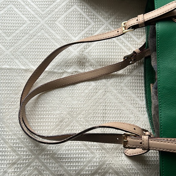 🌸END OF SUMMER SALE 🌸Michael Kors Emerald Green Bucket Bag - Picture 4 of 11